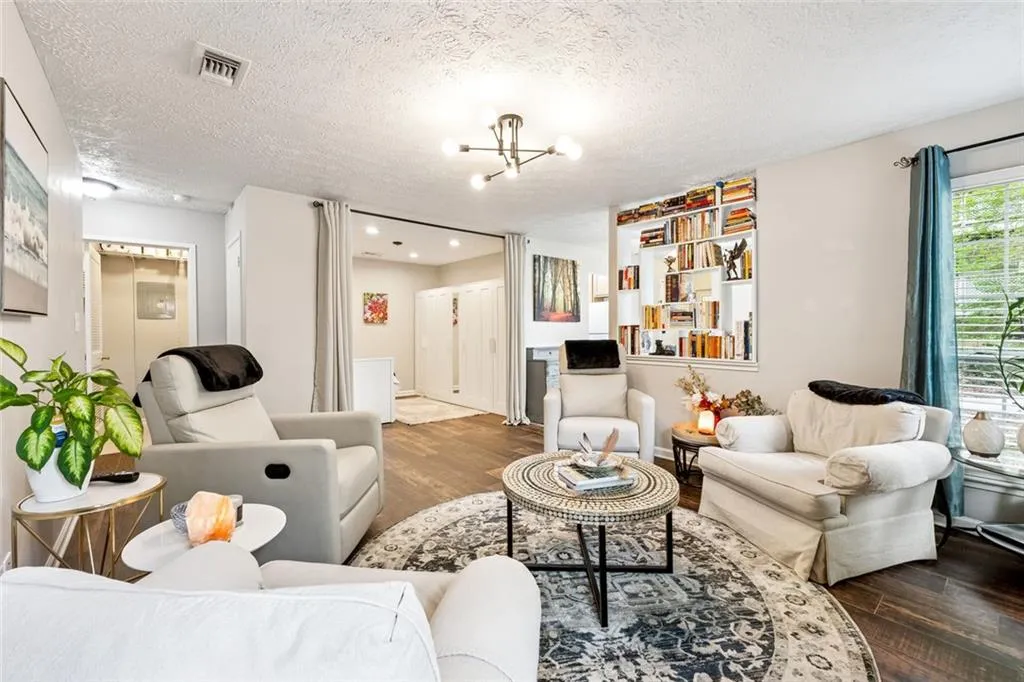 6808 Glenridge Drive Unit H, Atlanta, Georgia 30328, 1 Bedroom Bedrooms, ,1 BathroomBathrooms,Residential,For Sale,6808 Glenridge Drive Unit H,7659385