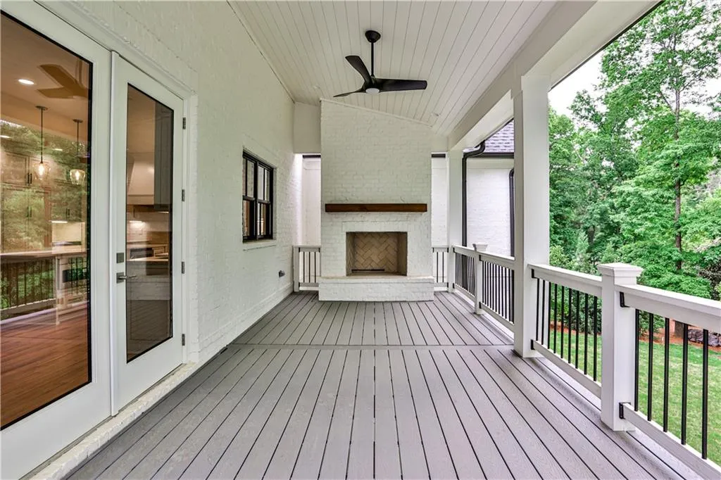 Deck featuring ceiling fan