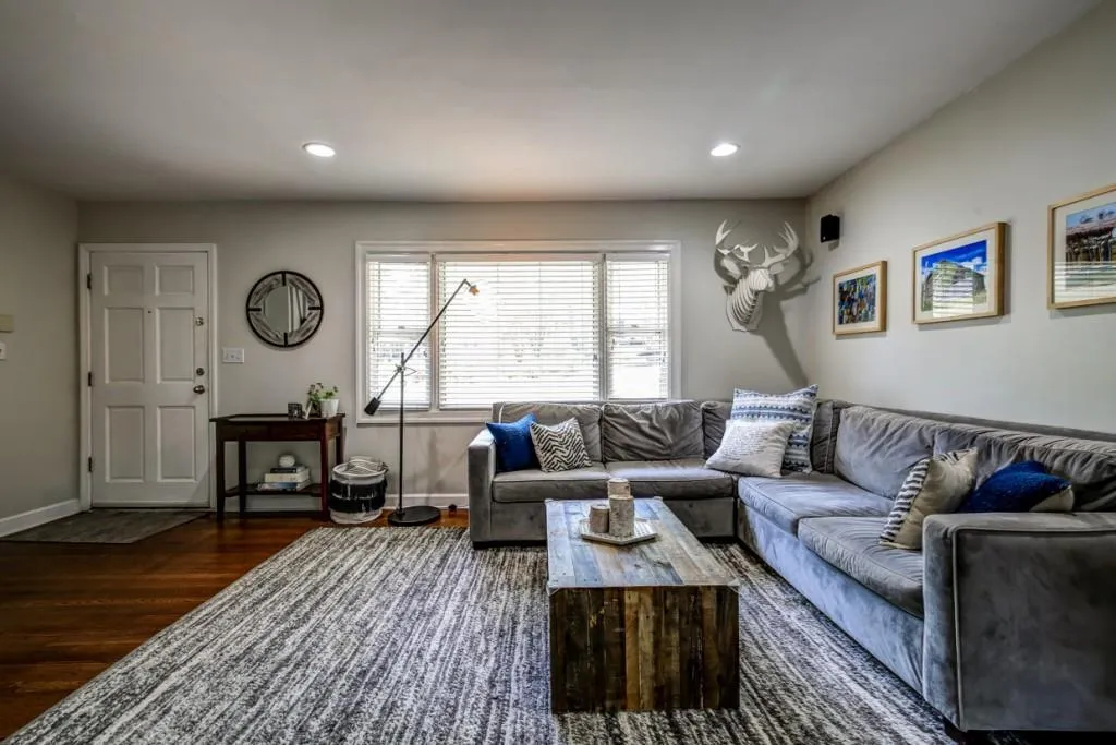 318 Lindbergh Drive Ne, Atlanta, Georgia 30305, 3 Bedrooms Bedrooms, ,2 BathroomsBathrooms,Residential,Sold,318 Lindbergh Drive Ne,5850937