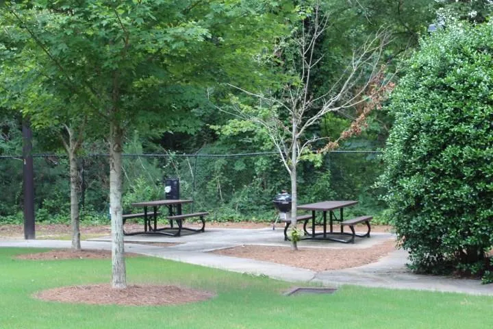 6700 Roswell Road Unit 23e, Atlanta, Georgia 30328, 2 Bedrooms Bedrooms, ,1 BathroomBathrooms,Residential,Sold,6700 Roswell Road Unit 23e,5876873