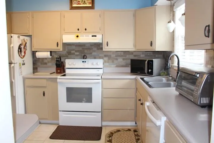 6700 Roswell Road Unit 23e, Atlanta, Georgia 30328, 2 Bedrooms Bedrooms, ,1 BathroomBathrooms,Residential,Sold,6700 Roswell Road Unit 23e,5876873