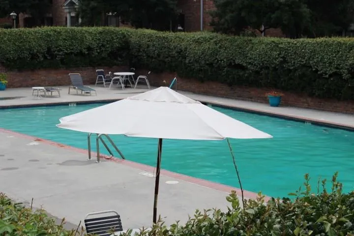 6700 Roswell Road Unit 23e, Atlanta, Georgia 30328, 2 Bedrooms Bedrooms, ,1 BathroomBathrooms,Residential,Sold,6700 Roswell Road Unit 23e,5876873