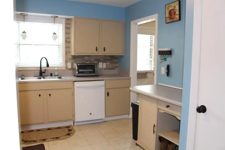 6700 Roswell Road Unit 23e, Atlanta, Georgia 30328, 2 Bedrooms Bedrooms, ,1 BathroomBathrooms,Residential,Sold,6700 Roswell Road Unit 23e,5876873