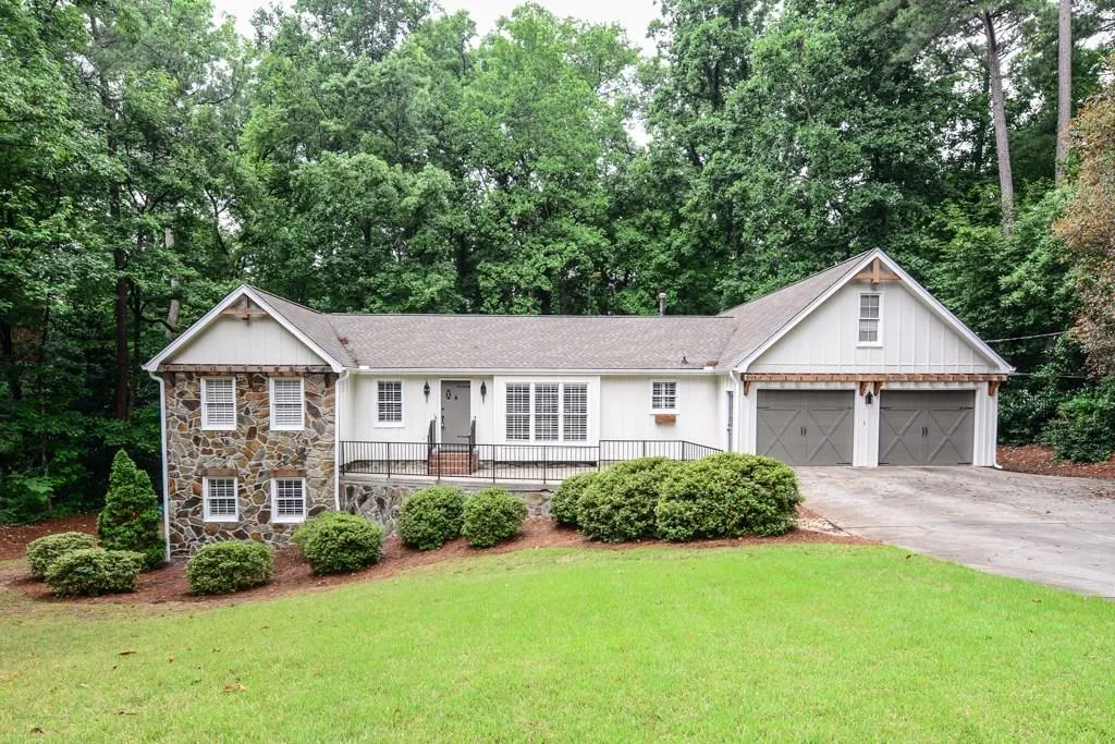 5360 Timber Trail, Sandy Springs, Georgia 30342, 4 Bedrooms Bedrooms, ,3 BathroomsBathrooms,Residential,Sold,5360 Timber Trail,5946513