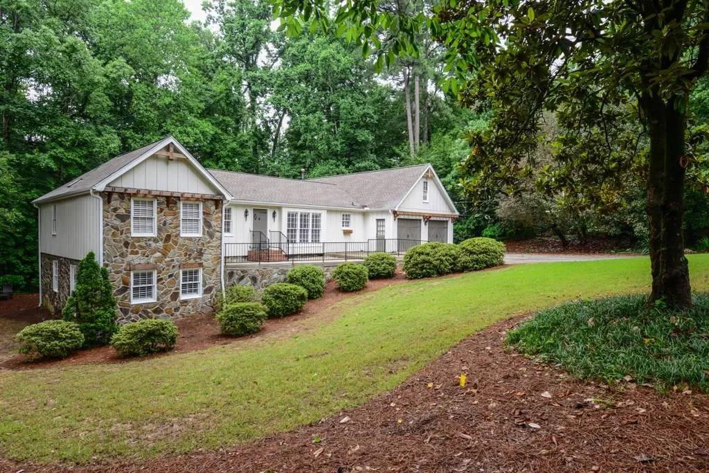 5360 Timber Trail, Sandy Springs, Georgia 30342, 4 Bedrooms Bedrooms, ,3 BathroomsBathrooms,Residential,Sold,5360 Timber Trail,5946513