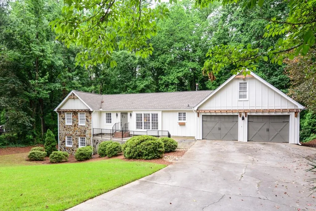 5360 Timber Trail, Sandy Springs, Georgia 30342, 4 Bedrooms Bedrooms, ,3 BathroomsBathrooms,Residential,Sold,5360 Timber Trail,5946513