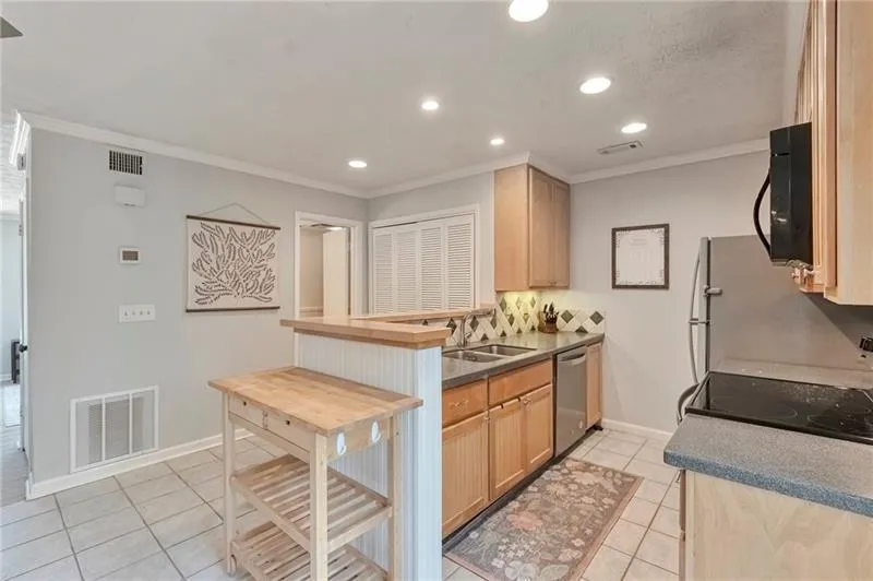 Atlanta, Georgia 30327, 2 Bedrooms Bedrooms, ,2 BathroomsBathrooms,Residential,For Sale,7610733