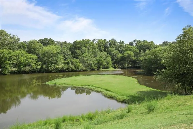 Atlanta, Georgia 30327, 2 Bedrooms Bedrooms, ,2 BathroomsBathrooms,Residential,For Sale,7610733