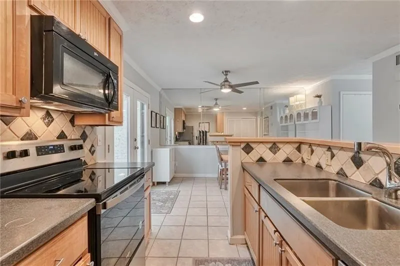Atlanta, Georgia 30327, 2 Bedrooms Bedrooms, ,2 BathroomsBathrooms,Residential,For Sale,7610733