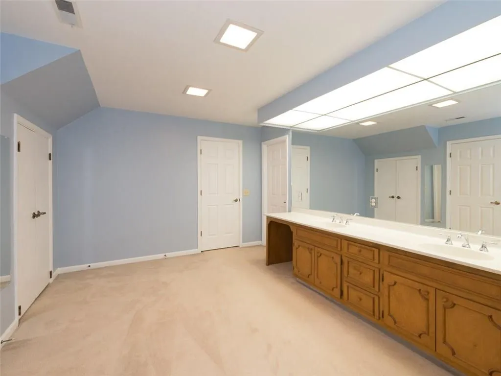 9335 Huntcliff Trace, Sandy Springs, Georgia 30350, 5 Bedrooms Bedrooms, ,5 BathroomsBathrooms,Residential,Sold,9335 Huntcliff Trace,6031699