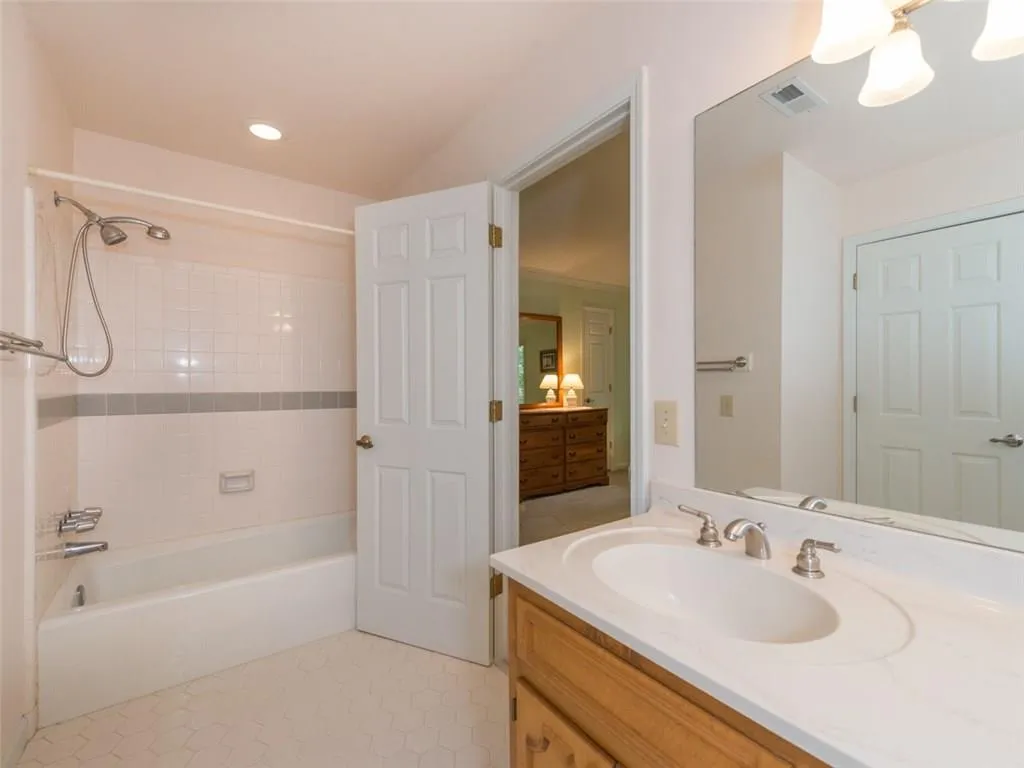 9335 Huntcliff Trace, Sandy Springs, Georgia 30350, 5 Bedrooms Bedrooms, ,5 BathroomsBathrooms,Residential,Sold,9335 Huntcliff Trace,6031699