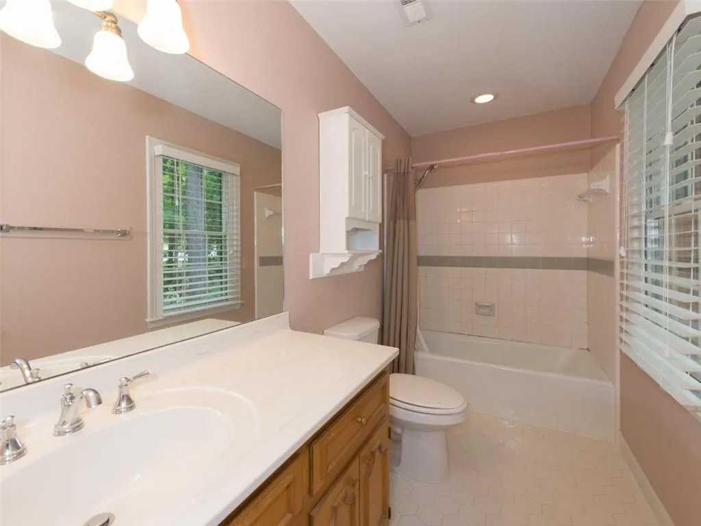 9335 Huntcliff Trace, Sandy Springs, Georgia 30350, 5 Bedrooms Bedrooms, ,5 BathroomsBathrooms,Residential,Sold,9335 Huntcliff Trace,6031699