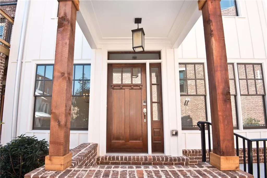 1847 Brooks Drive Nw Unit 110, Atlanta, Georgia 30318, 4 Bedrooms Bedrooms, ,3 BathroomsBathrooms,Residential,Sold,1847 Brooks Drive Nw Unit 110,5838384