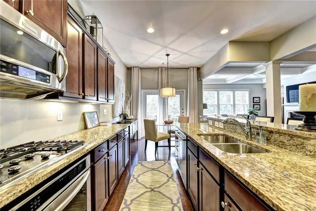 5520 Parkerton Lane, Atlanta, Georgia 30342, 3 Bedrooms Bedrooms, ,3 BathroomsBathrooms,Residential,Sold,5520 Parkerton Lane,6634828