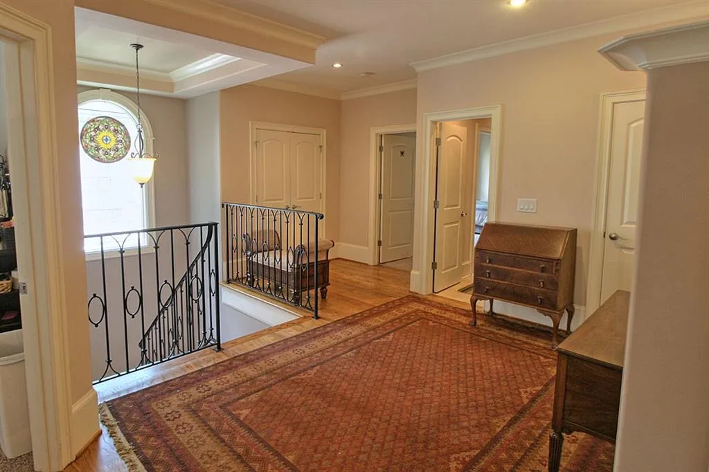 651 Windsor Parkway, Atlanta, Georgia 30342, 6 Bedrooms Bedrooms, ,5 BathroomsBathrooms,Residential,Sold,651 Windsor Parkway,5740718