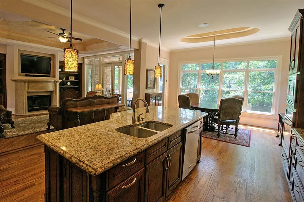 651 Windsor Parkway, Atlanta, Georgia 30342, 6 Bedrooms Bedrooms, ,5 BathroomsBathrooms,Residential,Sold,651 Windsor Parkway,5740718