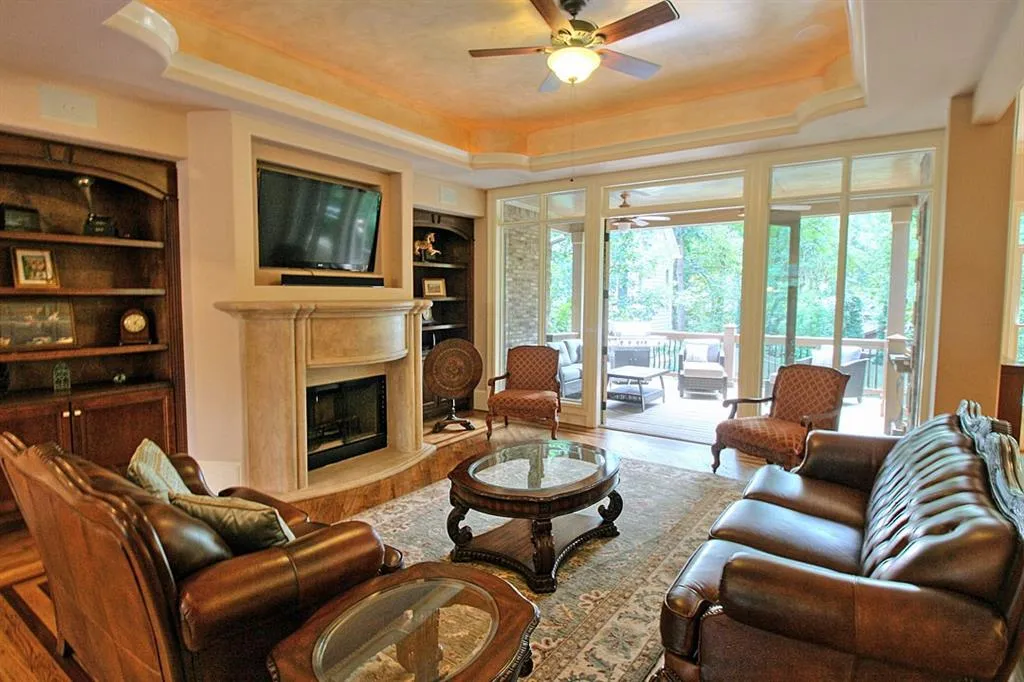 651 Windsor Parkway, Atlanta, Georgia 30342, 6 Bedrooms Bedrooms, ,5 BathroomsBathrooms,Residential,Sold,651 Windsor Parkway,5740718