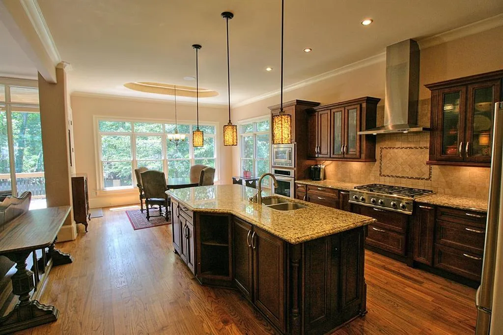 651 Windsor Parkway, Atlanta, Georgia 30342, 6 Bedrooms Bedrooms, ,5 BathroomsBathrooms,Residential,Sold,651 Windsor Parkway,5740718