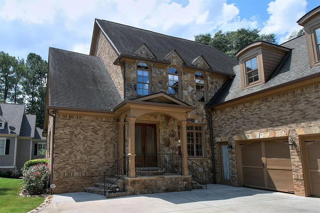 651 Windsor Parkway, Atlanta, Georgia 30342, 6 Bedrooms Bedrooms, ,5 BathroomsBathrooms,Residential,Sold,651 Windsor Parkway,5740718