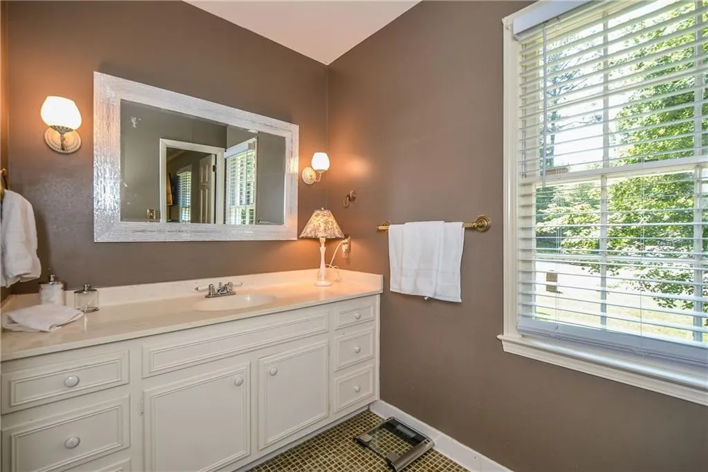 170 Dunhill Court, Sandy Springs, Georgia 30328, 5 Bedrooms Bedrooms, ,3 BathroomsBathrooms,Residential,Sold,170 Dunhill Court,6561001