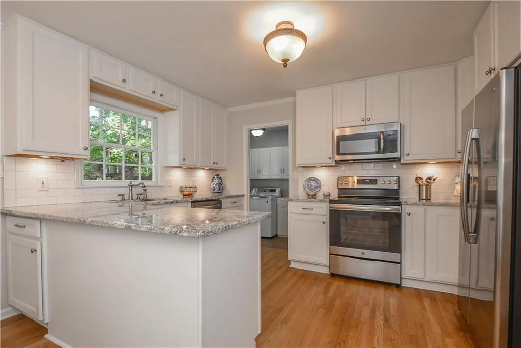 170 Dunhill Court, Sandy Springs, Georgia 30328, 5 Bedrooms Bedrooms, ,3 BathroomsBathrooms,Residential,Sold,170 Dunhill Court,6561001