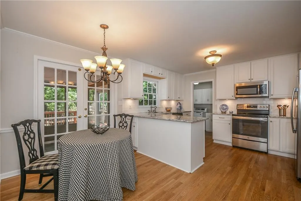 170 Dunhill Court, Sandy Springs, Georgia 30328, 5 Bedrooms Bedrooms, ,3 BathroomsBathrooms,Residential,Sold,170 Dunhill Court,6561001