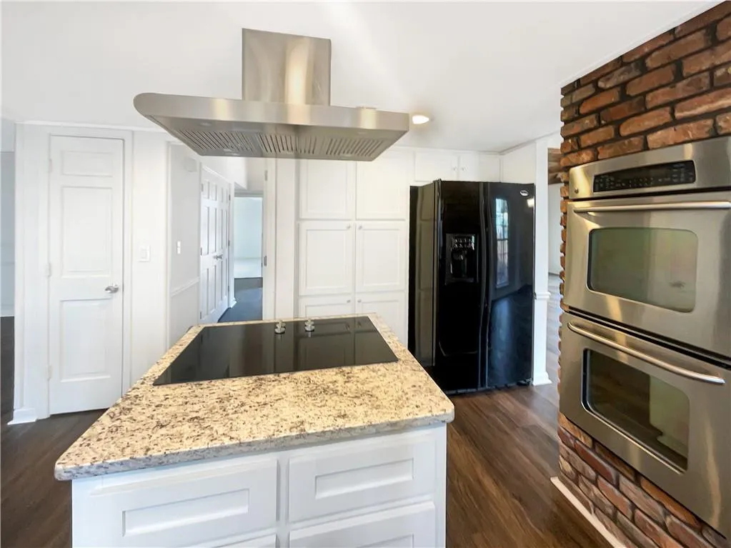 7040 Northgreen Drive, Atlanta, Georgia 30328, 5 Bedrooms Bedrooms, ,3 BathroomsBathrooms,Residential,For Sale,7040 Northgreen Drive,7527026