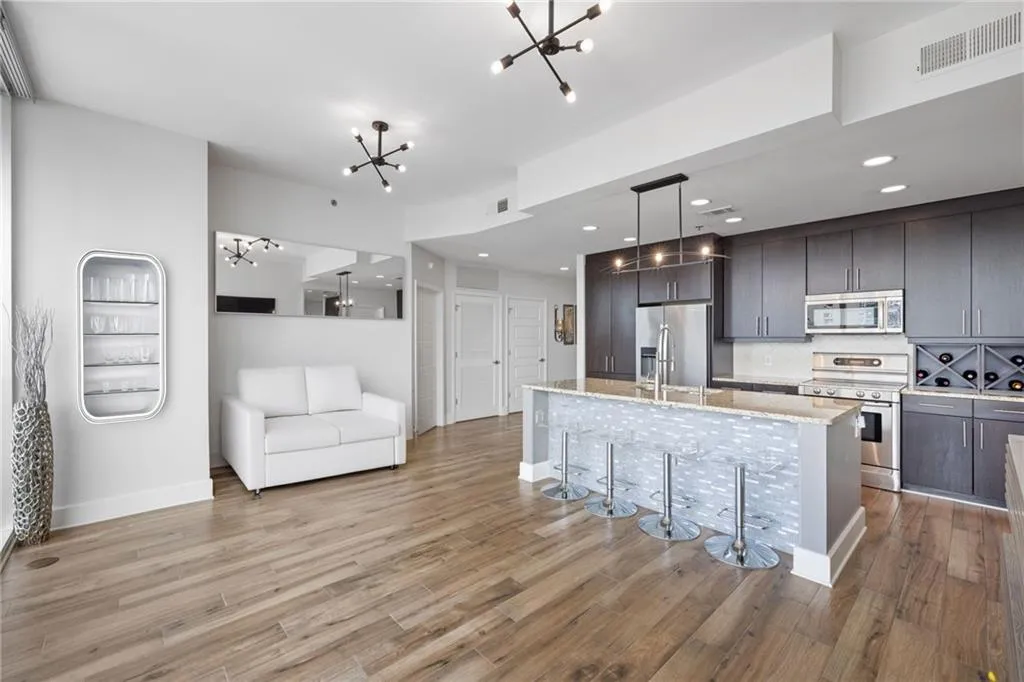 1080 Peachtree Street Ne Unit 1812, Atlanta, Georgia 30309, 2 Bedrooms Bedrooms, ,2 BathroomsBathrooms,Residential,For Sale,1080 Peachtree Street Ne Unit 1812,7631039