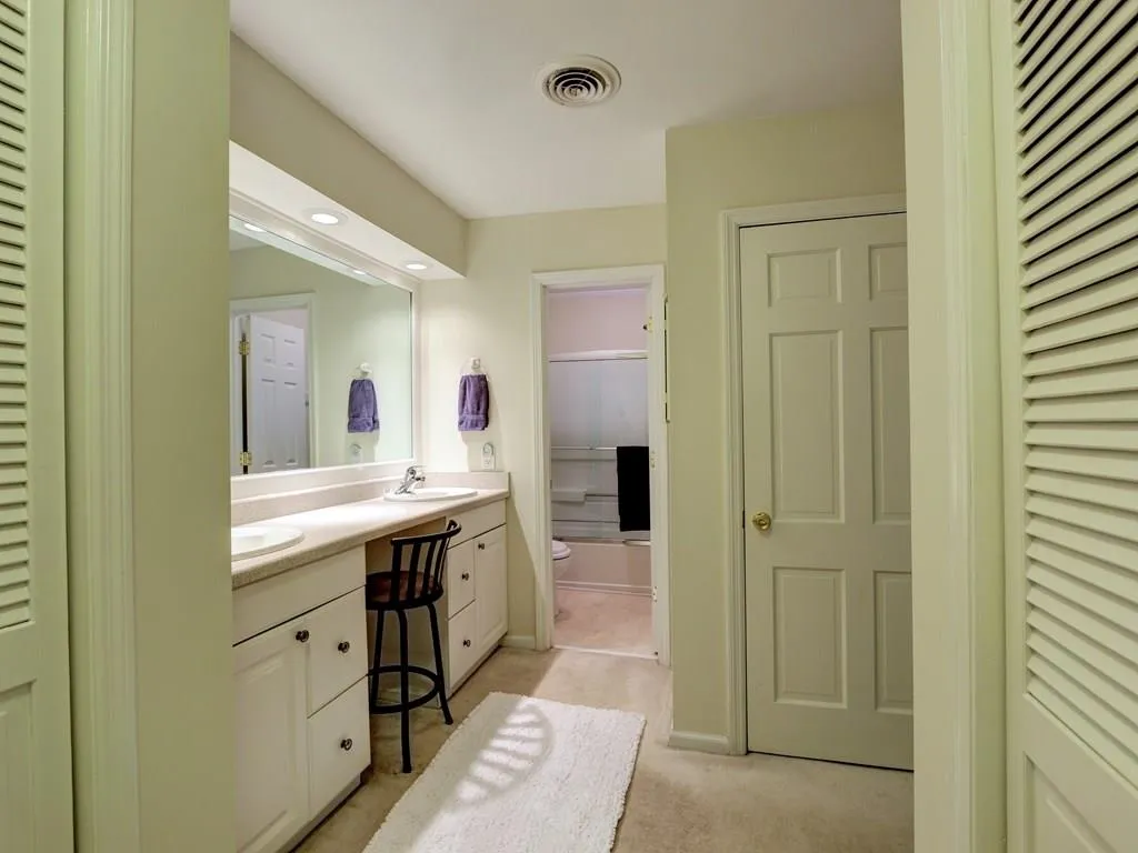 200 Devonwood Drive, Sandy Springs, Georgia 30328, 5 Bedrooms Bedrooms, ,3 BathroomsBathrooms,Residential,Sold,200 Devonwood Drive,5861697