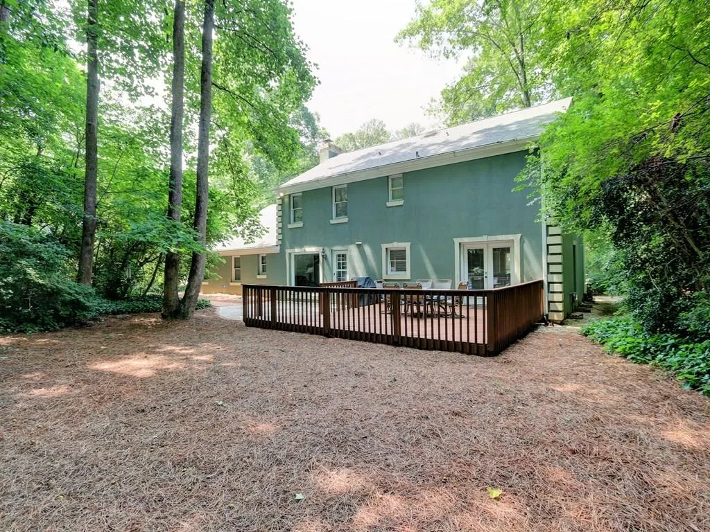 200 Devonwood Drive, Sandy Springs, Georgia 30328, 5 Bedrooms Bedrooms, ,3 BathroomsBathrooms,Residential,Sold,200 Devonwood Drive,5861697