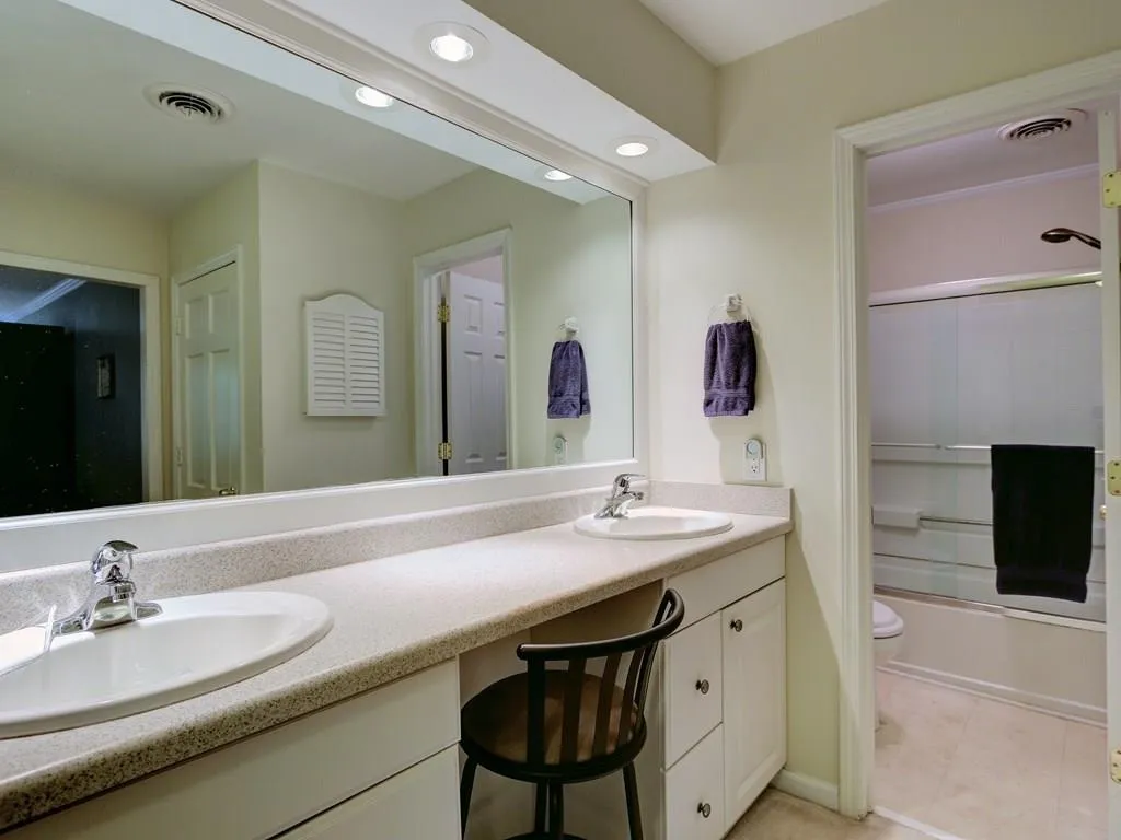 200 Devonwood Drive, Sandy Springs, Georgia 30328, 5 Bedrooms Bedrooms, ,3 BathroomsBathrooms,Residential,Sold,200 Devonwood Drive,5861697