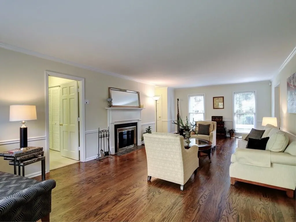 200 Devonwood Drive, Sandy Springs, Georgia 30328, 5 Bedrooms Bedrooms, ,3 BathroomsBathrooms,Residential,Sold,200 Devonwood Drive,5861697