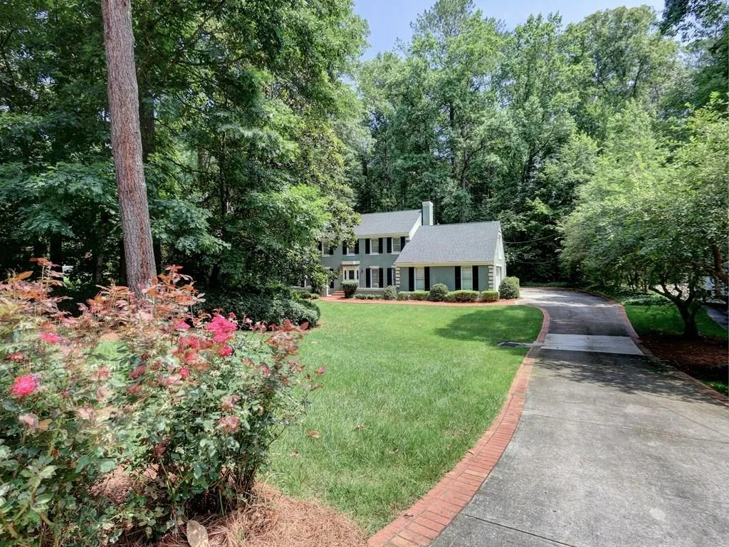 200 Devonwood Drive, Sandy Springs, Georgia 30328, 5 Bedrooms Bedrooms, ,3 BathroomsBathrooms,Residential,Sold,200 Devonwood Drive,5861697