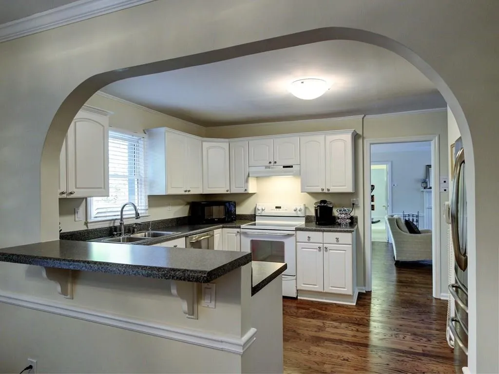 200 Devonwood Drive, Sandy Springs, Georgia 30328, 5 Bedrooms Bedrooms, ,3 BathroomsBathrooms,Residential,Sold,200 Devonwood Drive,5861697