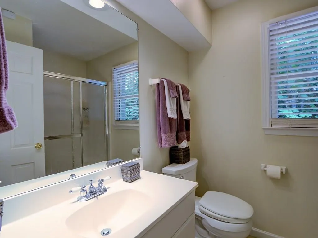 200 Devonwood Drive, Sandy Springs, Georgia 30328, 5 Bedrooms Bedrooms, ,3 BathroomsBathrooms,Residential,Sold,200 Devonwood Drive,5861697