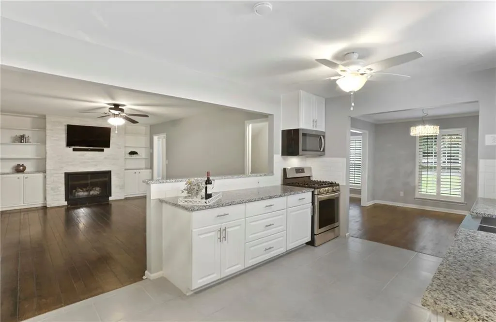 211 Hillswick Court, Atlanta, Georgia 30328, 3 Bedrooms Bedrooms, ,2 BathroomsBathrooms,Residential,Sold,211 Hillswick Court,6945854
