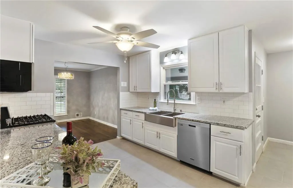 211 Hillswick Court, Atlanta, Georgia 30328, 3 Bedrooms Bedrooms, ,2 BathroomsBathrooms,Residential,Sold,211 Hillswick Court,6945854