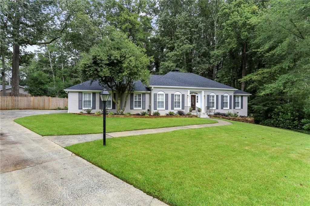 211 Hillswick Court, Atlanta, Georgia 30328, 3 Bedrooms Bedrooms, ,2 BathroomsBathrooms,Residential,Sold,211 Hillswick Court,6945854