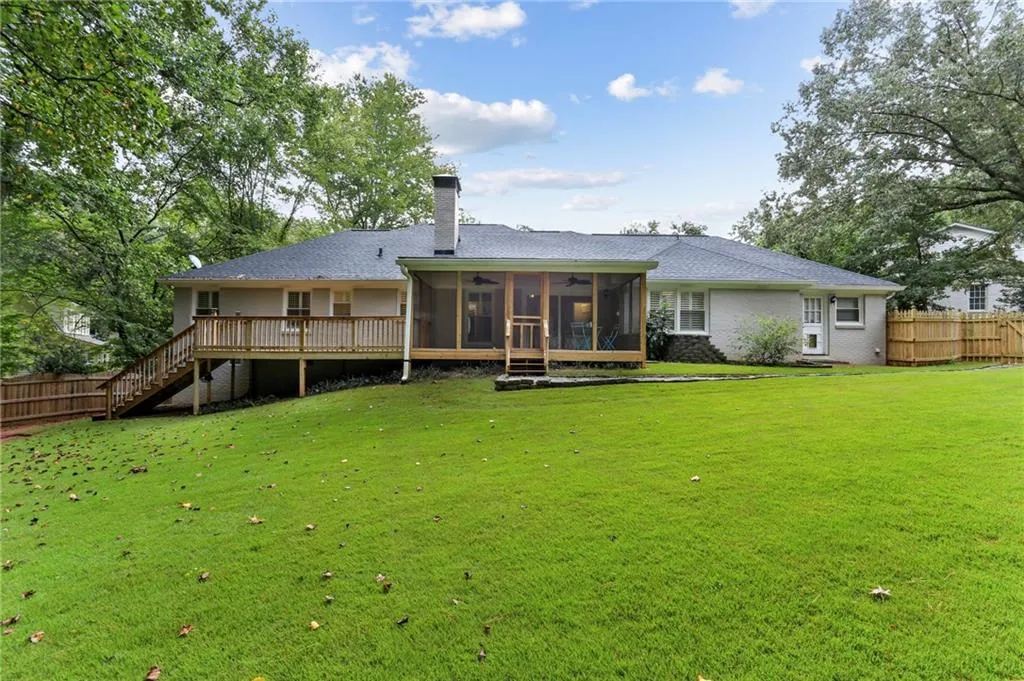 211 Hillswick Court, Atlanta, Georgia 30328, 3 Bedrooms Bedrooms, ,2 BathroomsBathrooms,Residential,Sold,211 Hillswick Court,6945854