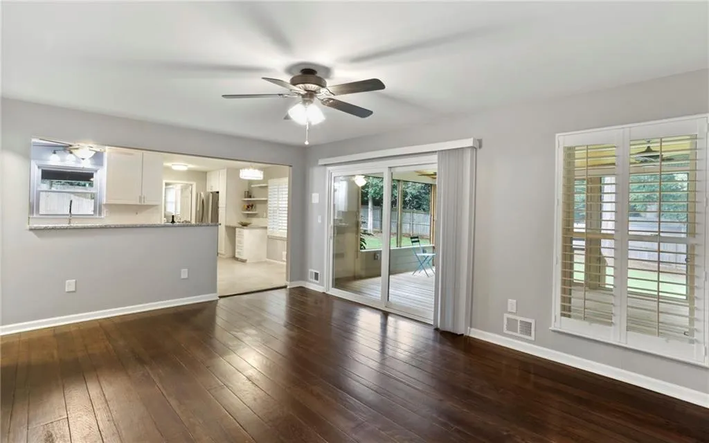 211 Hillswick Court, Atlanta, Georgia 30328, 3 Bedrooms Bedrooms, ,2 BathroomsBathrooms,Residential,Sold,211 Hillswick Court,6945854