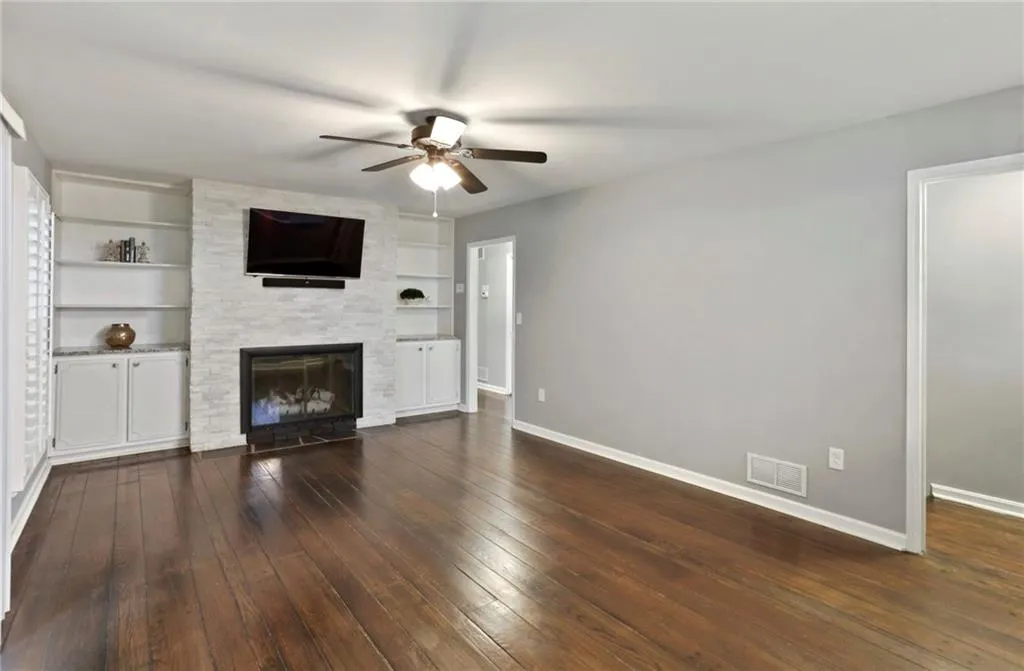 211 Hillswick Court, Atlanta, Georgia 30328, 3 Bedrooms Bedrooms, ,2 BathroomsBathrooms,Residential,Sold,211 Hillswick Court,6945854
