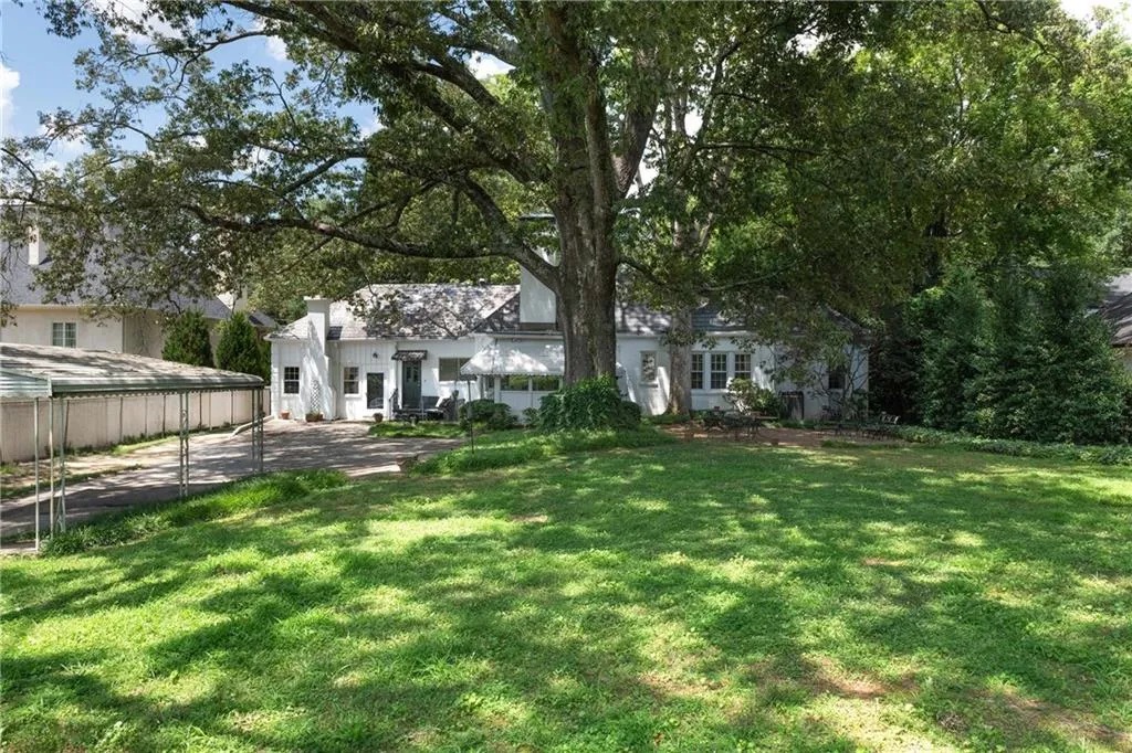 414 Peachtree Battle Avenue Nw, Atlanta, Georgia 30305, 3 Bedrooms Bedrooms, ,3 BathroomsBathrooms,Residential,For Sale,414 Peachtree Battle Avenue Nw,7614128