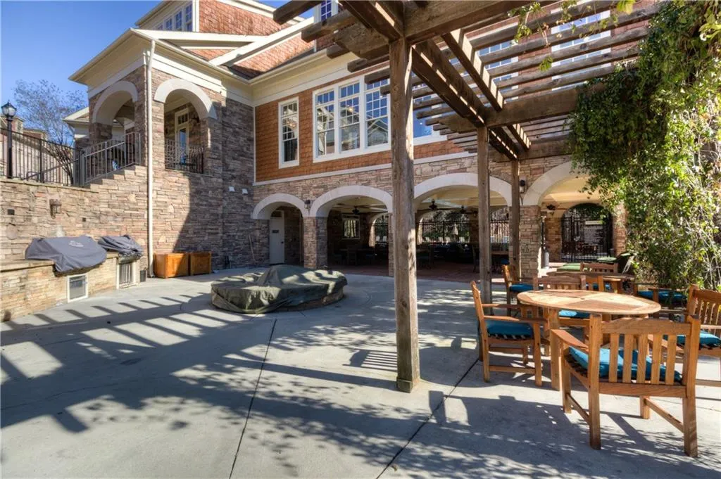 200 River Vista Drive Unit 213, Atlanta, Georgia 30339, 2 Bedrooms Bedrooms, ,2 BathroomsBathrooms,Residential,Sold,200 River Vista Drive Unit 213,5636148