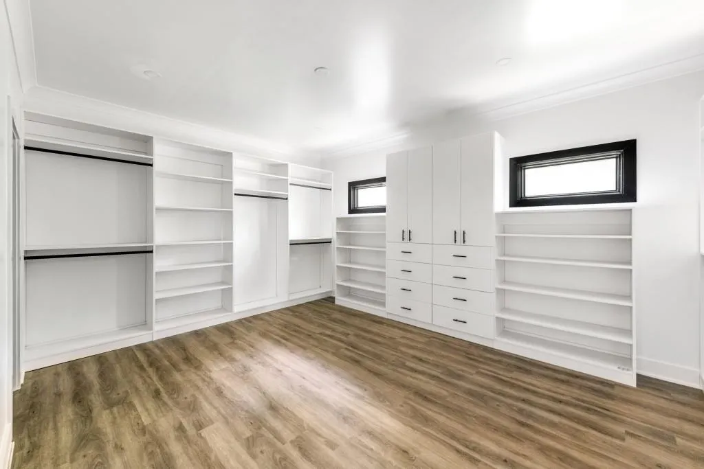 Primary suite closet