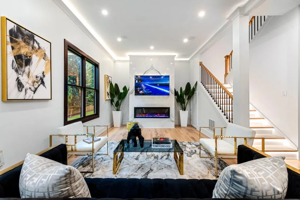 Keeping room off the kitchen