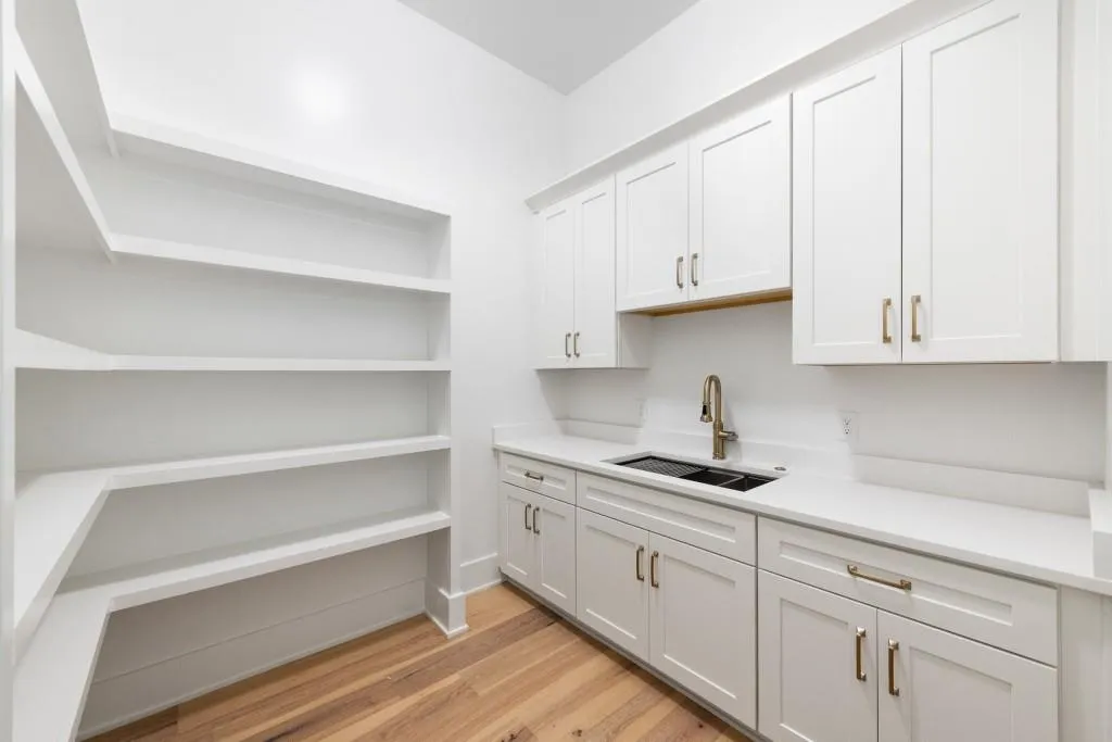 Walk in Pantry