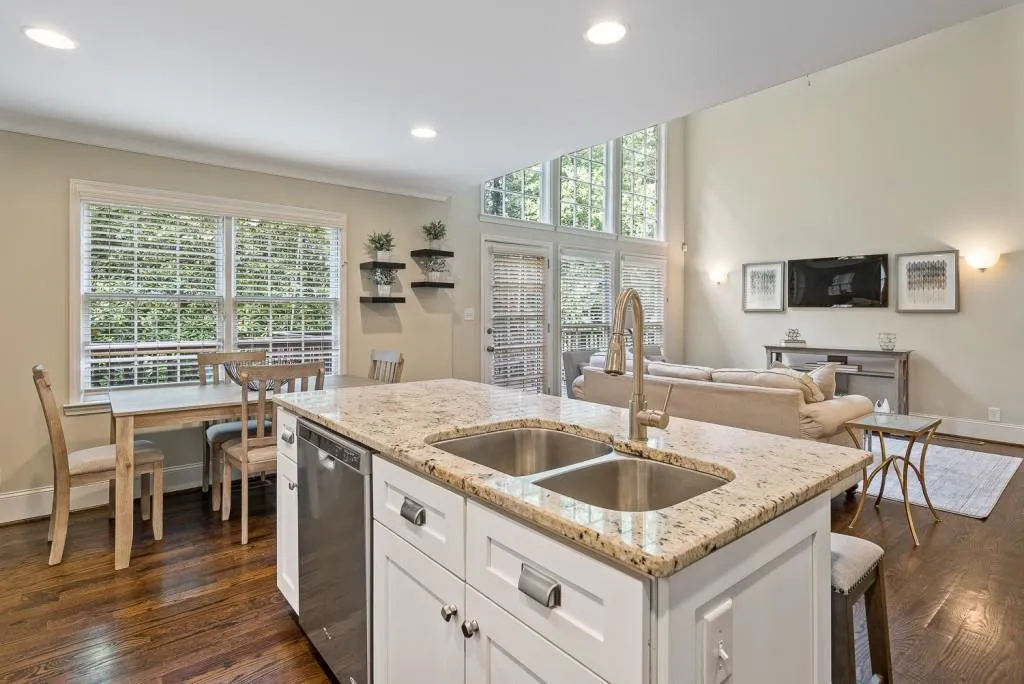 560 Coldstream Court, Sandy Springs, Georgia 30328, 4 Bedrooms Bedrooms, ,3 BathroomsBathrooms,Residential,Sold,560 Coldstream Court,6732520