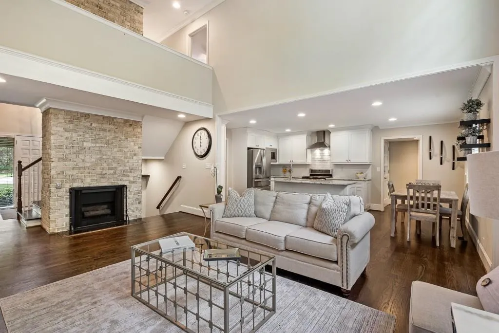 560 Coldstream Court, Sandy Springs, Georgia 30328, 4 Bedrooms Bedrooms, ,3 BathroomsBathrooms,Residential,Sold,560 Coldstream Court,6732520