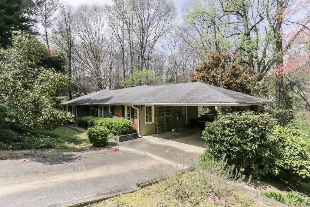 400 Highbrook Drive, Sandy Springs, Georgia 30342, 4 Bedrooms Bedrooms, ,3 BathroomsBathrooms,Residential,Sold,400 Highbrook Drive,6002401