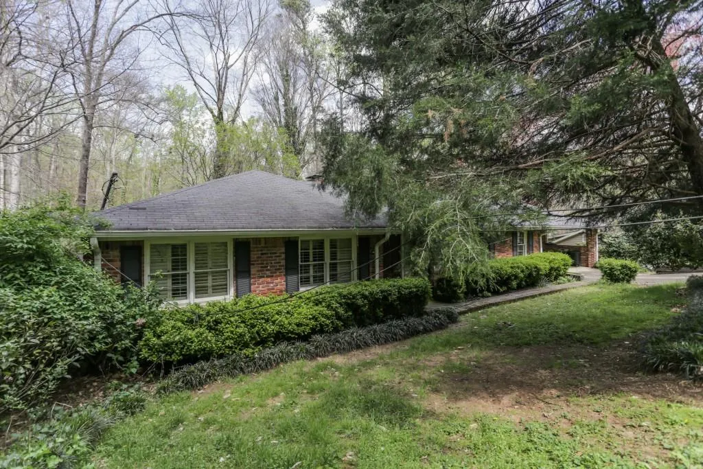 400 Highbrook Drive, Sandy Springs, Georgia 30342, 4 Bedrooms Bedrooms, ,3 BathroomsBathrooms,Residential,Sold,400 Highbrook Drive,6002401